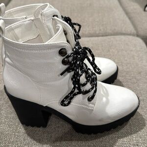 Almost new lace up boots